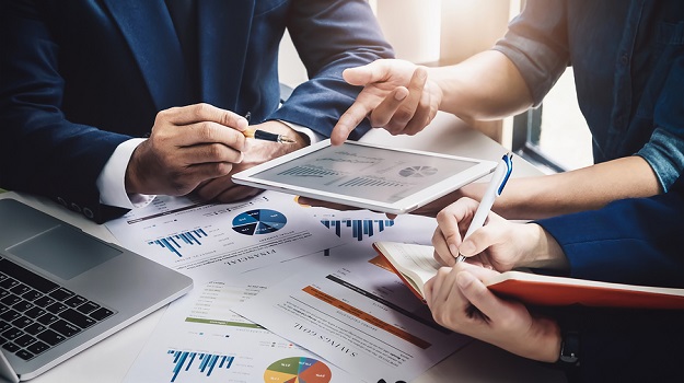 Business Finance, accounting, contract, advisor investment consulting marketing plan for the company with using tablet and computer technology in analysis.